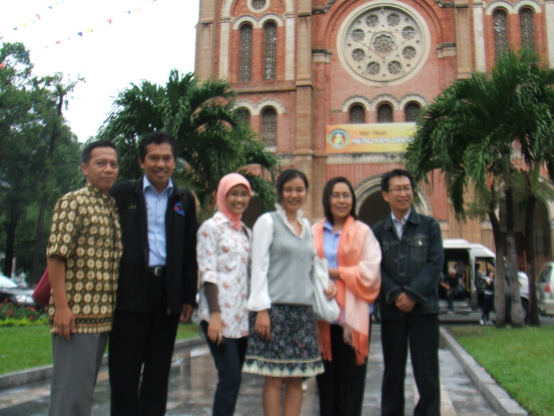 /imgs/www/2010-01-17xSaigon-VietnamxTan-Dinh-Church.JPG.jpg